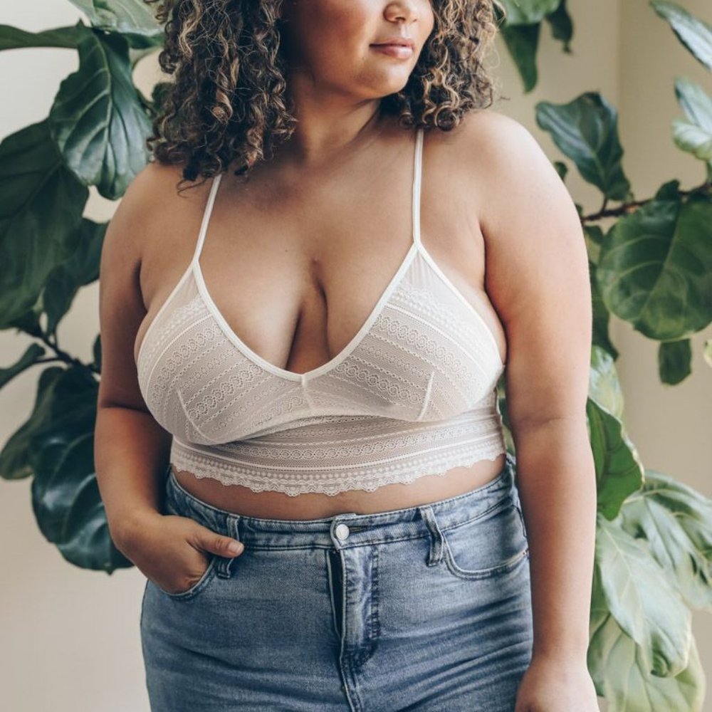 Plus Size Scallop Lace Keyhole Bralette